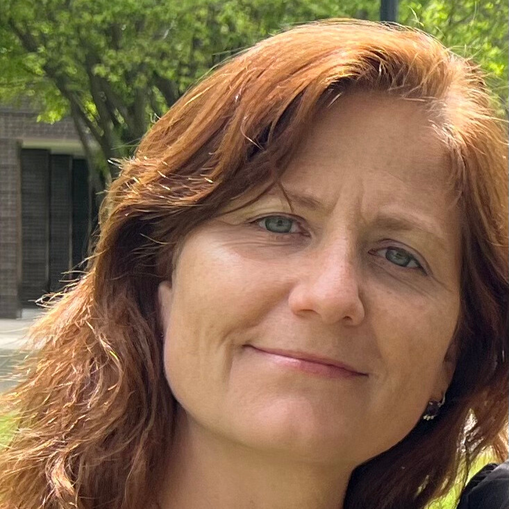 A headsot of Jennifer Rioux
